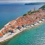 Sea And Sun Ankaran, Near The Beach, Free Parking And Wi-fi, Stunning Sunset, 80m2