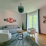 Sea And Sun Ankaran, Near The Beach, Free Parking And Wi-fi, Stunning Sunset, 80m2 Apartamento Ankaran