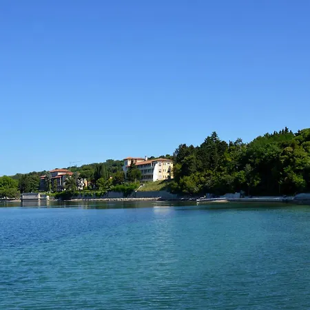 Sea And Sun Ankaran, Near The Beach, Free Parking And Wi-fi, Stunning Sunset, 80m2 Ankaran