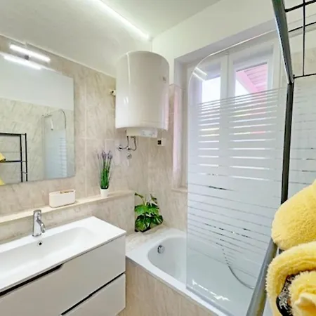 Sea And Sun Ankaran, Near The Beach, Free Parking, 80M2