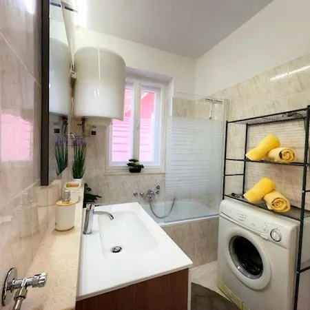 Sea And Sun Ankaran, Near The Beach, Free Parking And Wi-fi, Stunning Sunset, 80m2 Ankaran