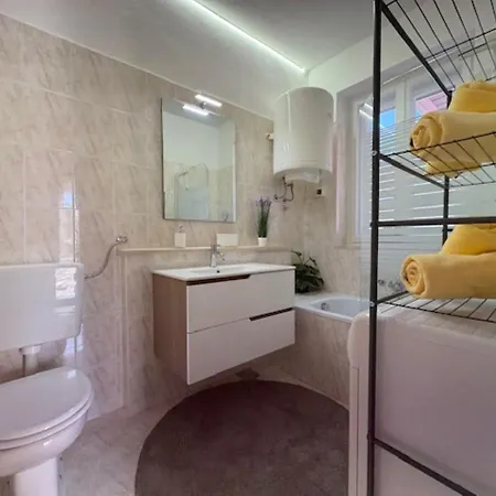 Sea And Sun Ankaran, Near The Beach, Free Parking, 80M2