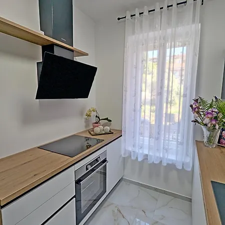 Sea And Sun Ankaran, Near The Beach, Free Parking And Wi-fi, Stunning Sunset, 80m2 أنكاران