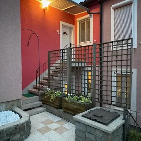 Sea And Sun Ankaran, Near The Beach, Free Parking And Wi-fi, Stunning Sunset, 80m2 Apartmán Ankaran