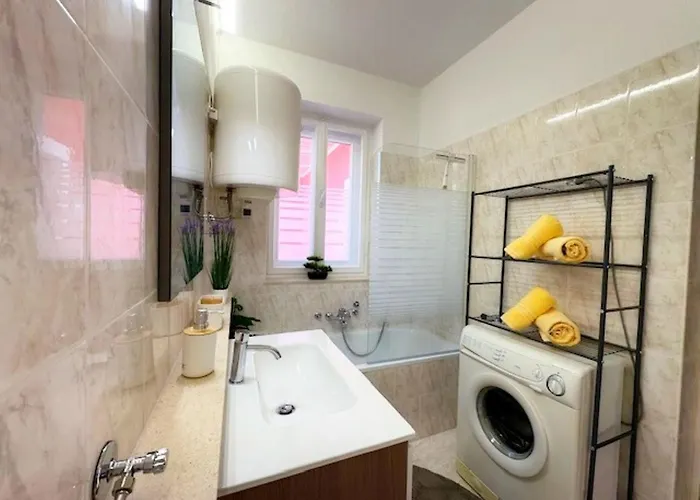 Sea And Sun Ankaran, Near The Beach, Free Parking And Wi-fi, Stunning Sunset, 80m2 Ankaran