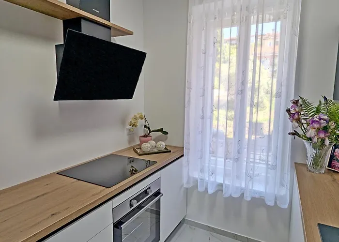 Sea And Sun Ankaran, Near The Beach, Free Parking And Wi-fi, Stunning Sunset, 80m2 Ankaran