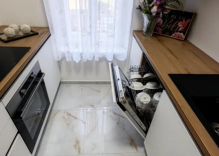 Sea And Sun Ankaran, Near The Beach, Free Parking And Wi-fi, Stunning Sunset, 80m2 Appartamento