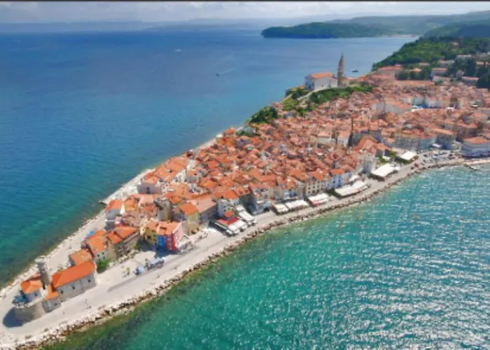 Sea And Sun Ankaran, Near The Beach, Free Parking And Wi-fi, Stunning Sunset, 80m2